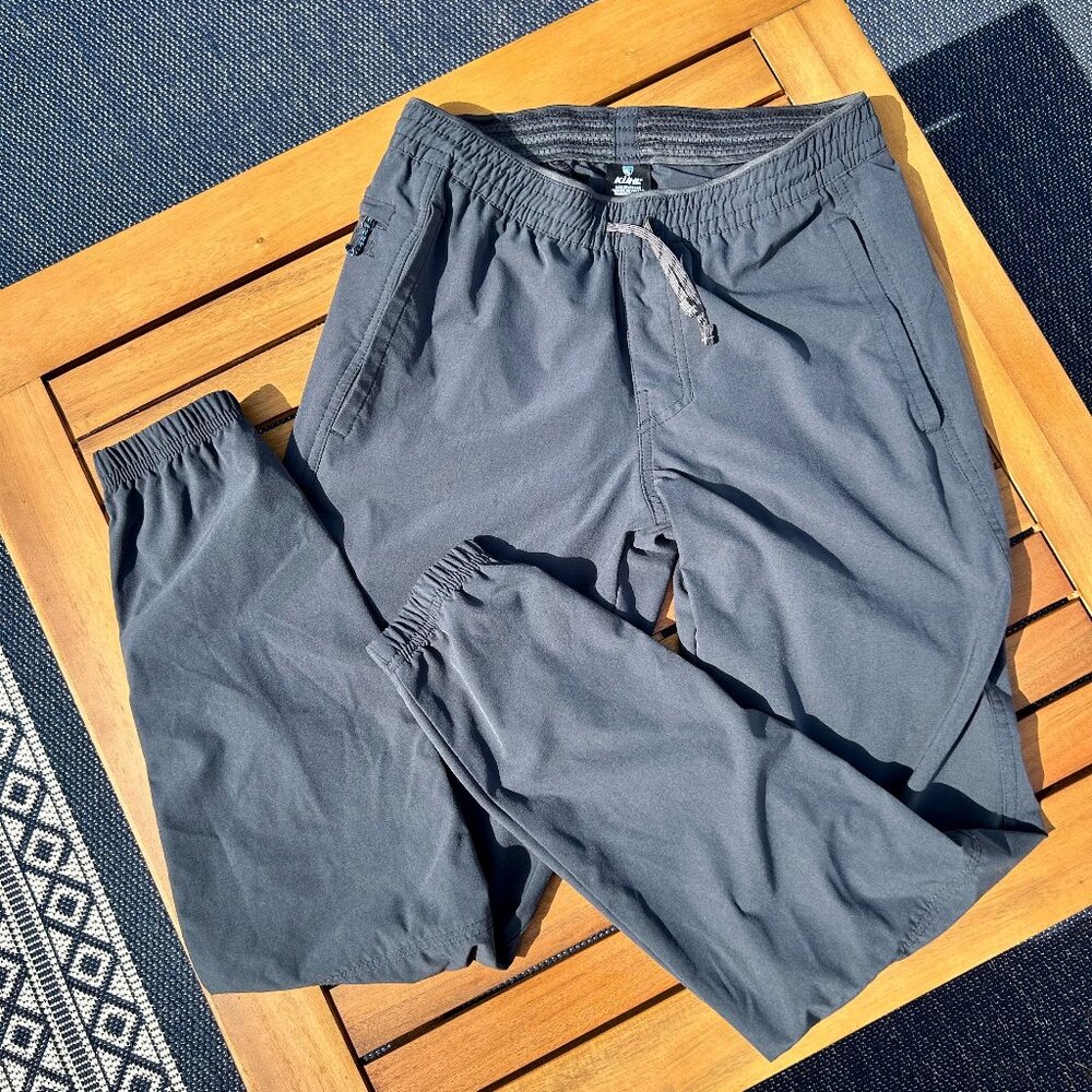 EUC Men's KUHL Jogger